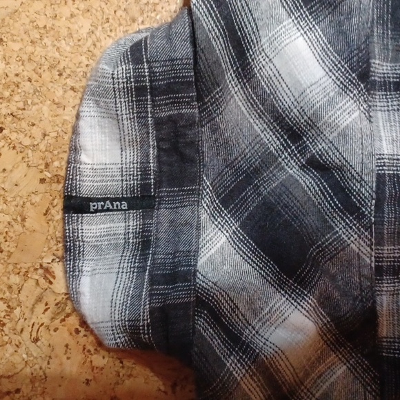 Prana Men's M Gray/Black/White Plaid Thermal Lined Button Shirt Jacket - Picture 6 of 8